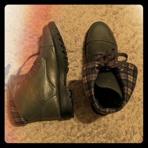 Rain repellant Combat boots